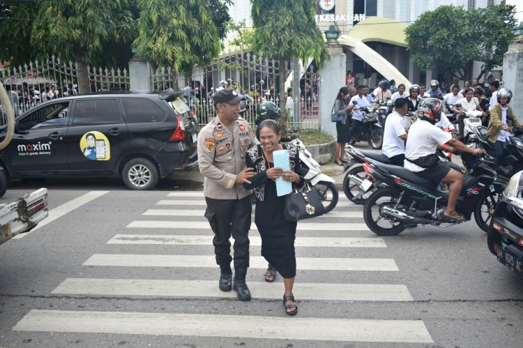 Personel Satgas Ops Samana Santa Turangga 2024 Gelar Pengamanan Ibadah Jumat Agung di Kota Kupang