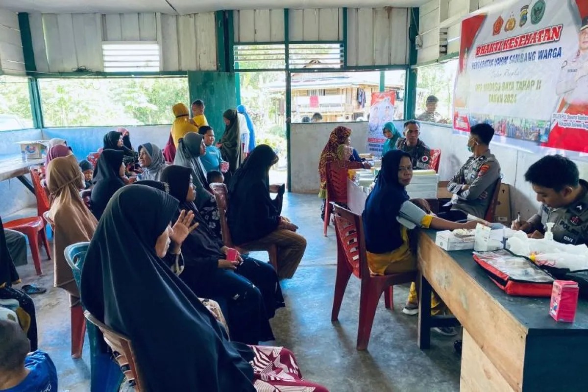 Peduli Kesehatan, Polda Sulteng Beri Pelayanan Kesehatan Gratis Untuk Masyarakat di Dusun Tamanjeka