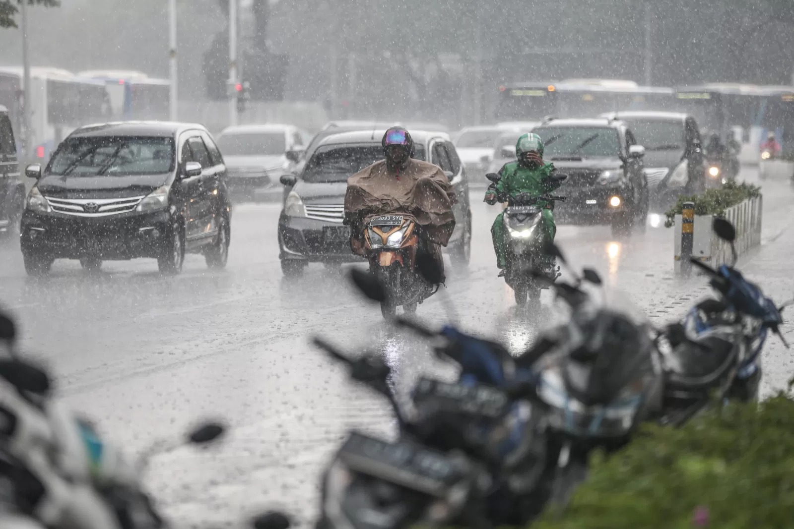 BMKG Prediksi akan Terjadi Hujan Deras pada Siang Hingga Sore Hari di Daerah Jaksel dan Jaktim
