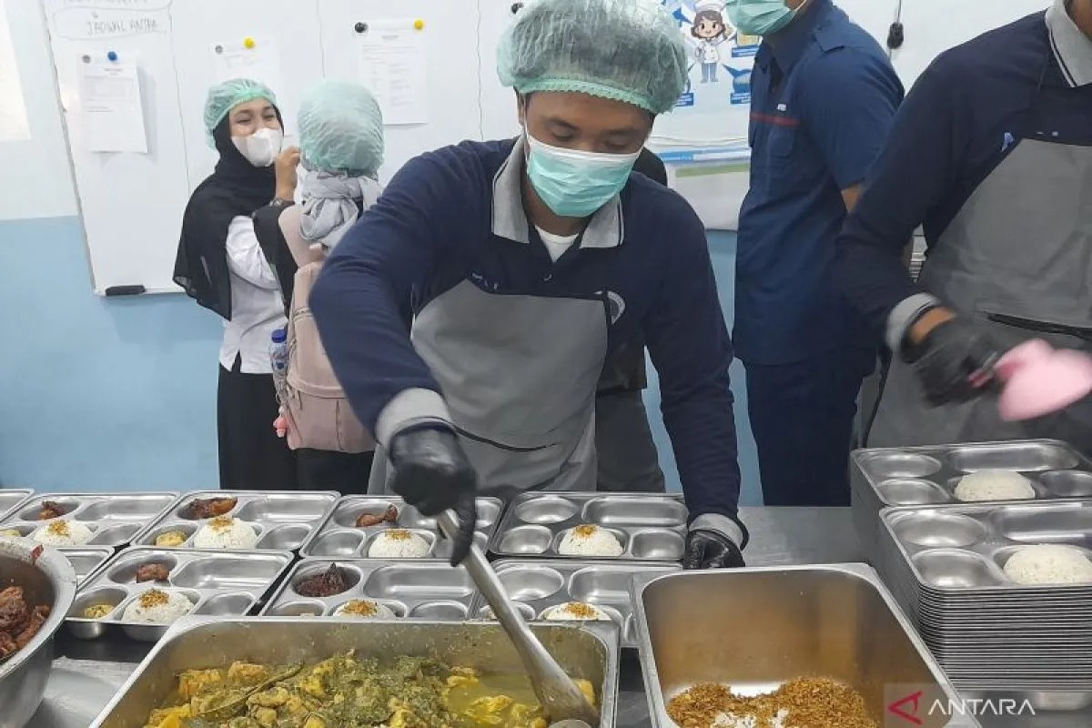 BGN: Makanan Segar Dibagikan 5 Hari untuk Anak Sekolah, Makanan Kering untuk Wilayah 3T