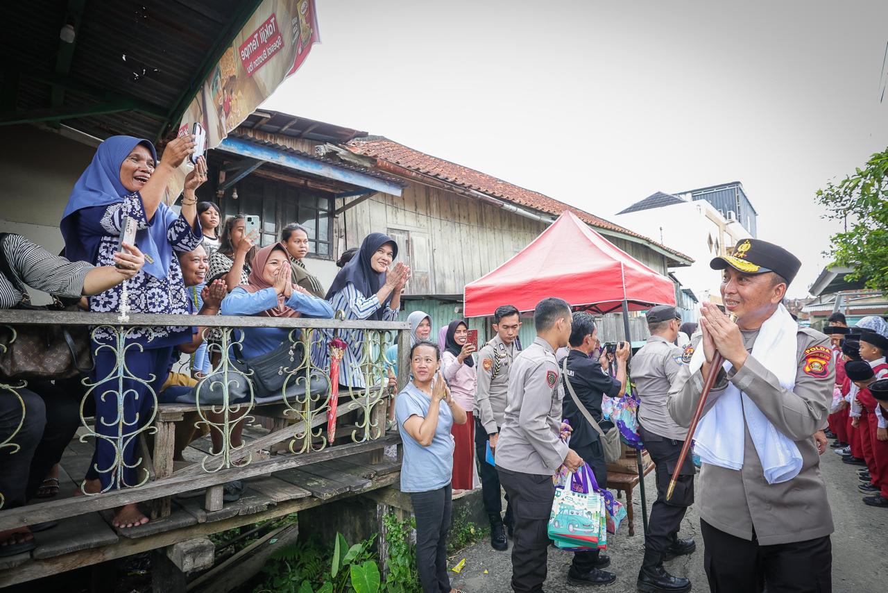 Kapolda Sumsel Bedah 40 Rumah Warga Kurang Mampu Secara Serentak