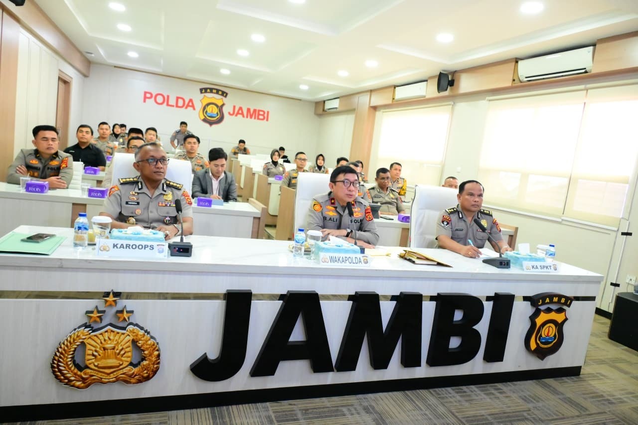Polda Jambi Asah Kemampuan Petugas Call Center 110 Lewat Pelatihan Public Speaking untuk Pelayanan Prima