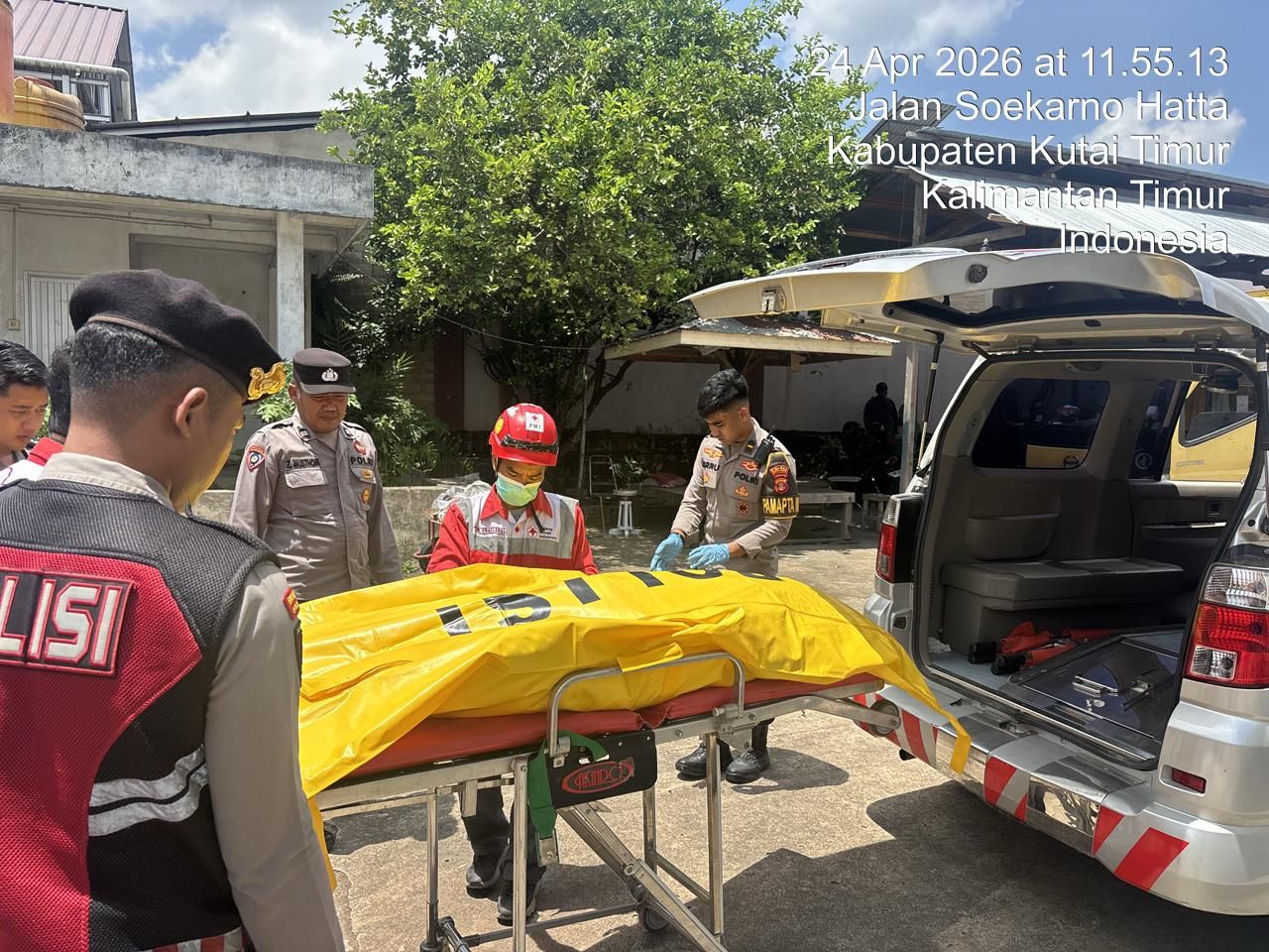 Respon Cepat Polres Kutim, Evakuasi Pria Tewas di Gazebo Bengkel