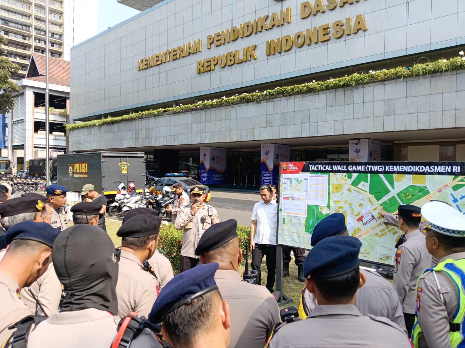 Polda Metro Jaya Siapkan 3.545 Personel untuk Pelayanan Aksi Hardiknas