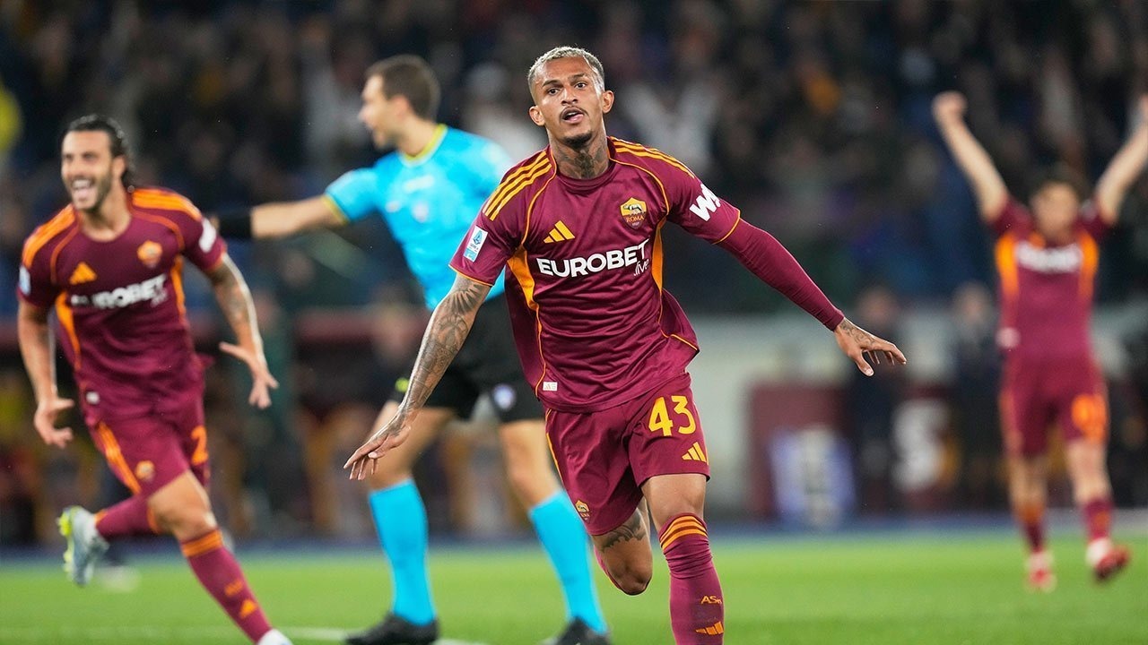 AS Roma Pesta 4 Gol Kegawang Fiorentina Persaingan 4 Makin Ketat