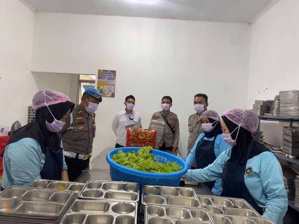 Polres Pesawaran Distribusikan 3.197 Porsi Makan Bergizi Program Food Securty SPPG