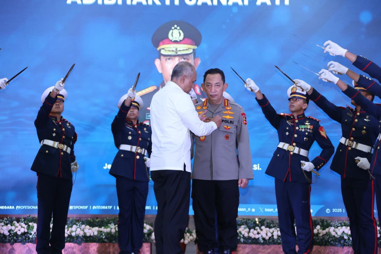 Kapolri Terima Adhi Bhakti Senapati, Motivasi Perkuat Sinergi Keamanan Siber