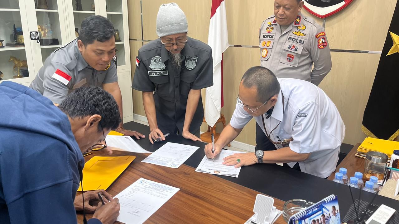Polri bersinergi dengan Kementerian Kelautan dan Perikanan serahkan Buaya Muara (Crocodylus porosus), Satwa Liar Dilindungi