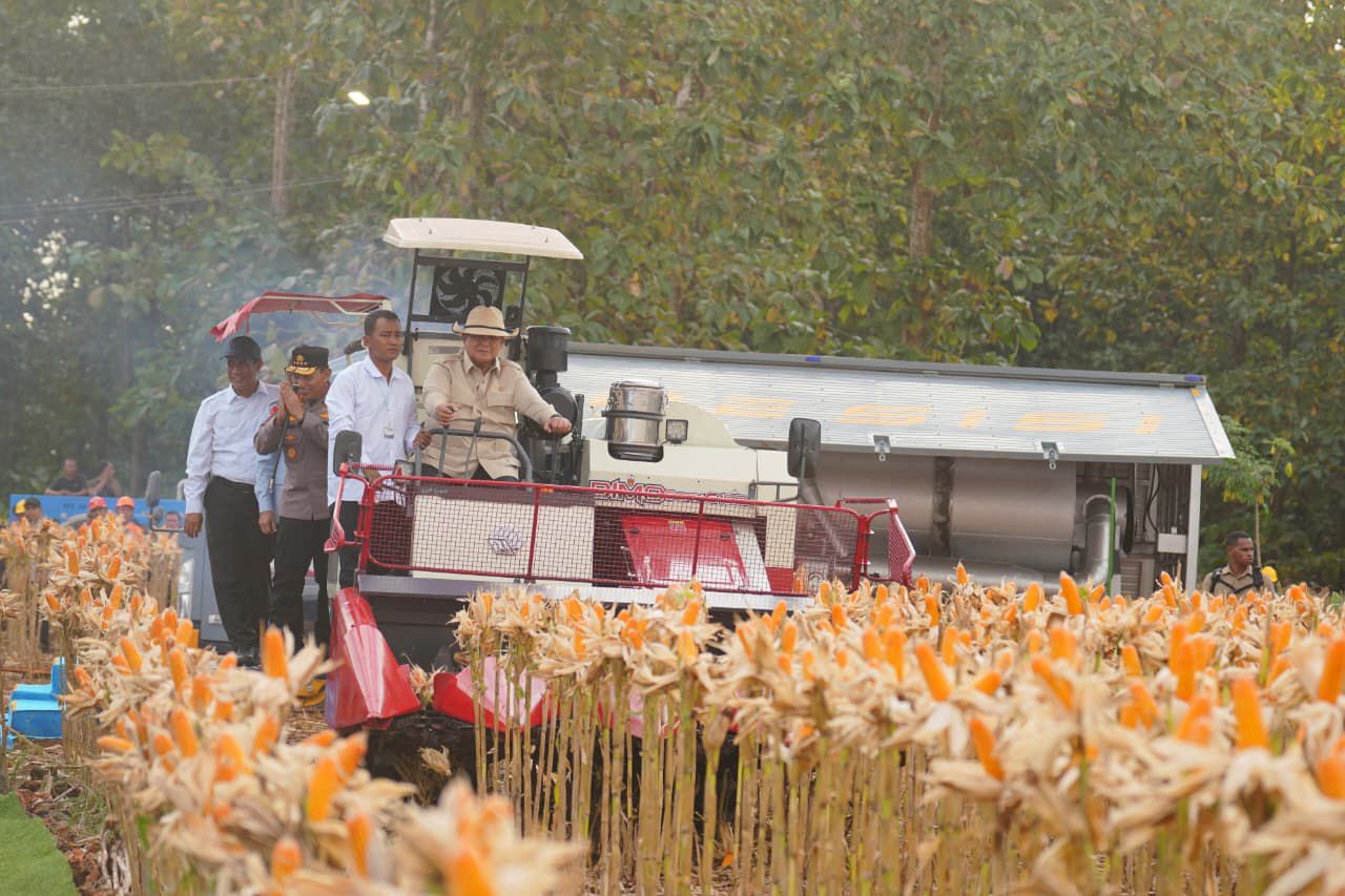 Di Hadapan Prabowo, Kapolri Paparkan Hasil Panen Raya Jagung Polri Kuartal I dan II