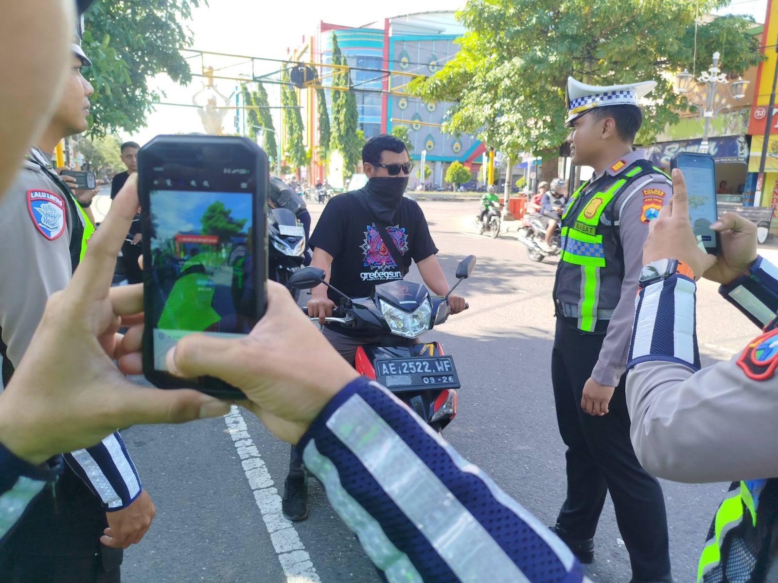Inovasi ETLE, Satlantas Polres Ponorogo Terapkan Kacamata Pintar untuk Pantau Pelanggaran