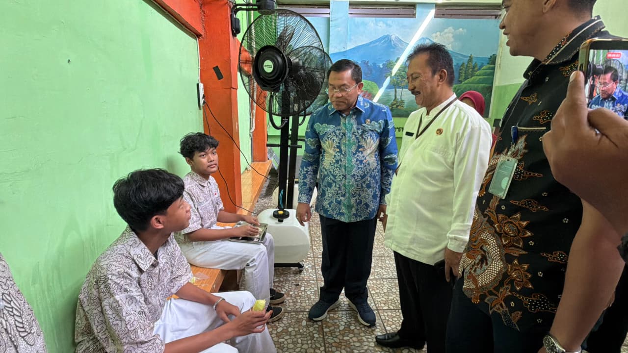 Wakil Kepala BGN Tinjau Distribusi MBG di SMAN 28 Jakarta