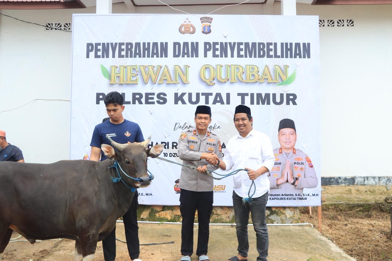 Momentum Iduladha, Kapolres Kutim Salurkan Hewan Kurban untuk Organisasi Pers