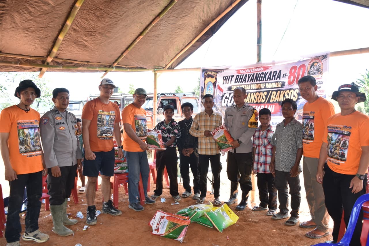 Sambut Hari Bhayangkara ke-80, Polda Sulteng dan Komunitas Offroader Salurkan Bansos hingga Pelosok Pinembani