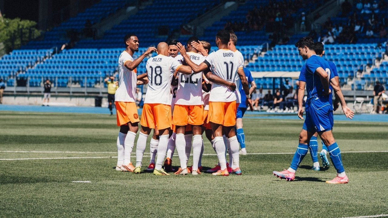 Dua Gol Penalti Cody Gakpo Bantu Belanda Menang Tipis 2-1 dari Uzbekistan