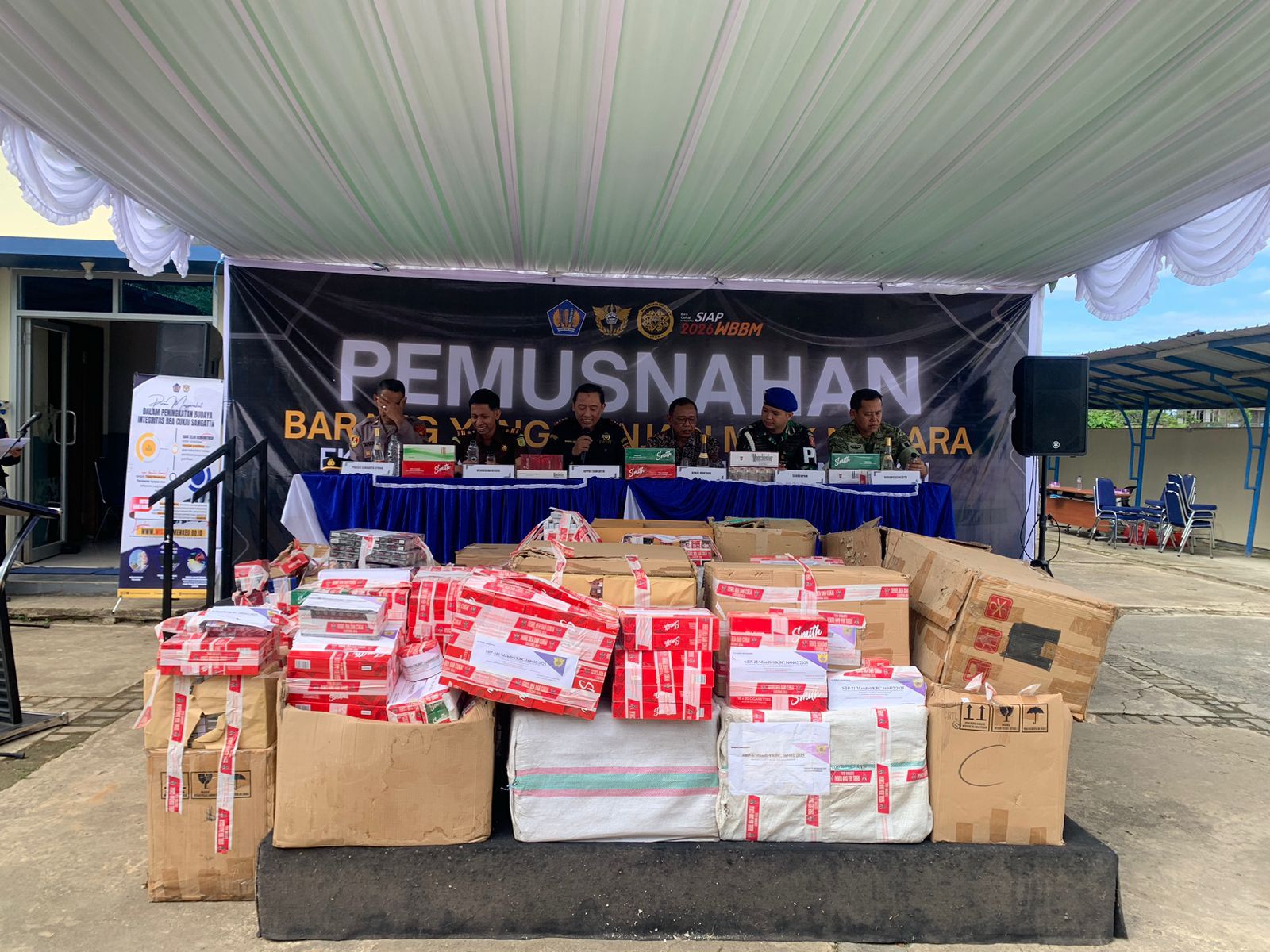 Polres Kutai Timur dan Bea Cukai Musnahkan Ribuan Barang Ilegal