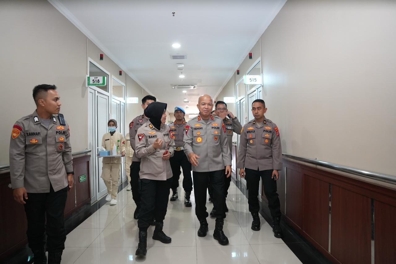 Kapolda Banten Jenguk Personel Brimob Korban Penganiayaan Debt Collector