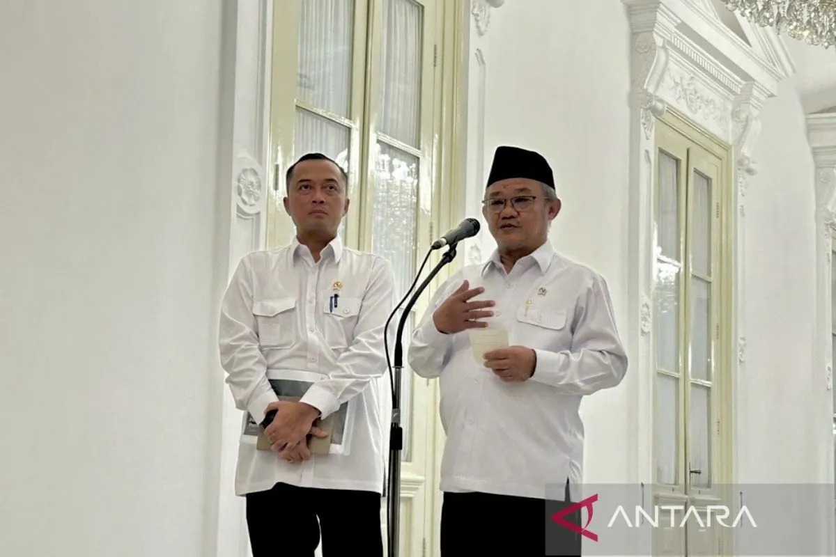 Presiden Prabowo Perintahkan Mendikdasmen Bentuk Tim untuk Evaluasi Buku Pelajaran Sekolah