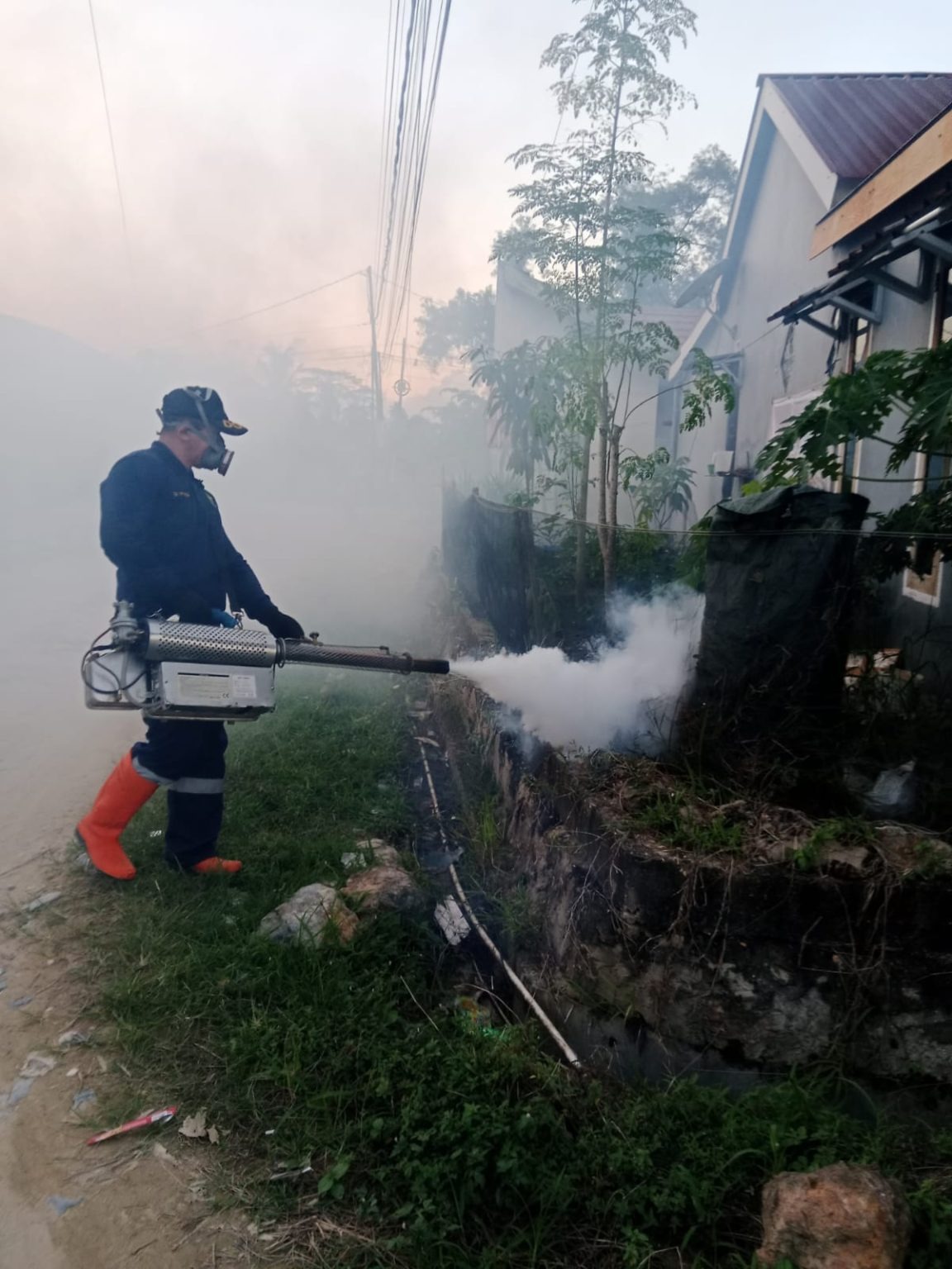Wujud Kepedulian Dalam Rangka Hari Bhayangkara ke-80, Bid Dokkes Polda Sultra Respon Tangani Keluhan Warga Terdampak DBD Pasca Banjir di Lepo-Lepo