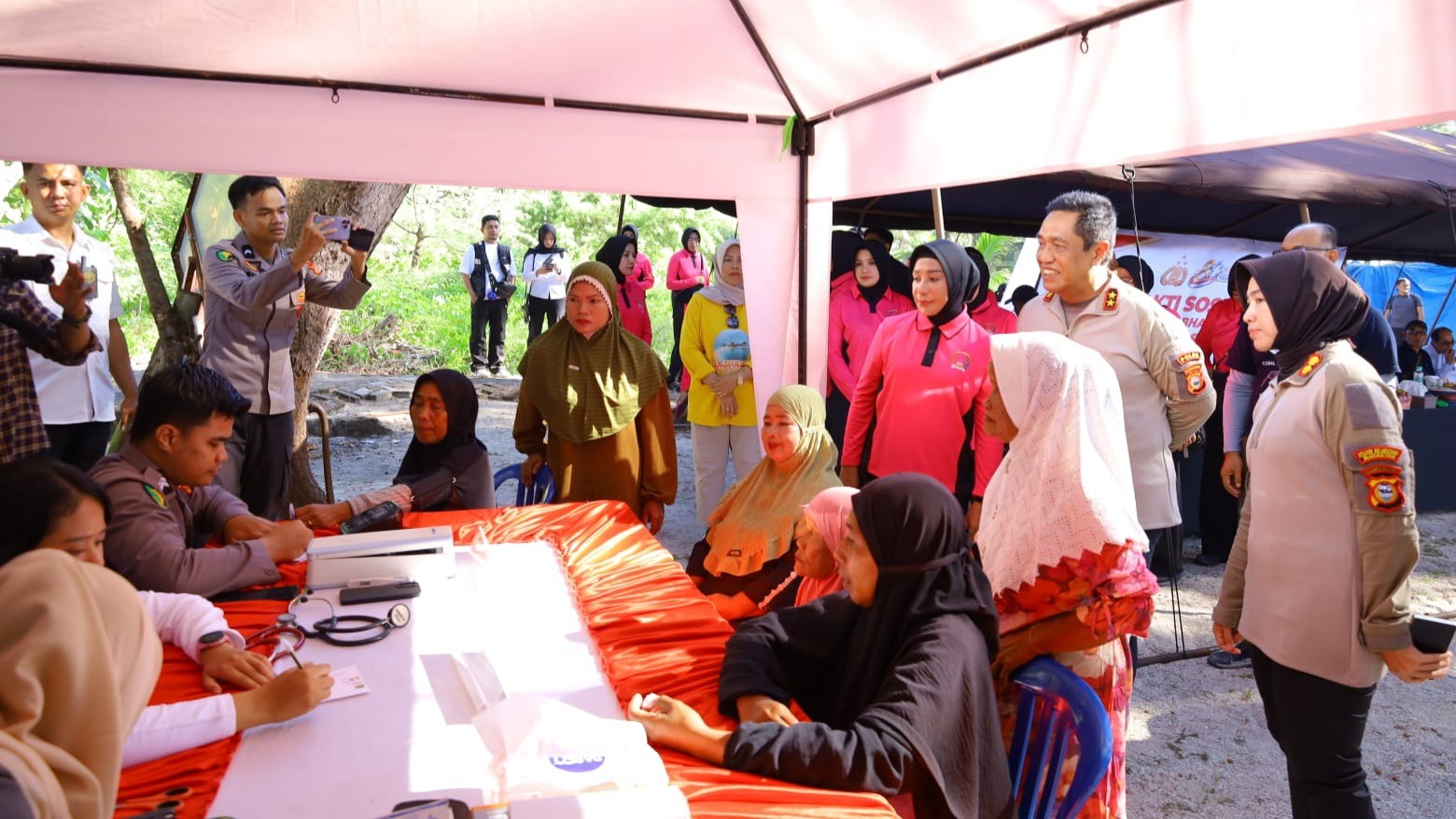Polda Sulsel Gelar Bakti Sosial di Pulau Lanjukang Sambut Hari Bhayangkara ke-80
