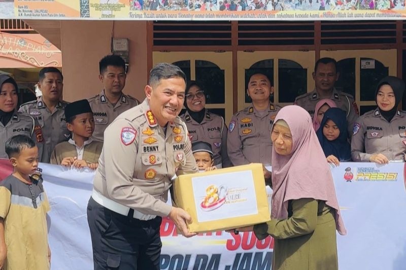 Berbagi Kebahagian, Ditlantas Polda Jambi Salurkan Bantuan ke Panti Asuhan