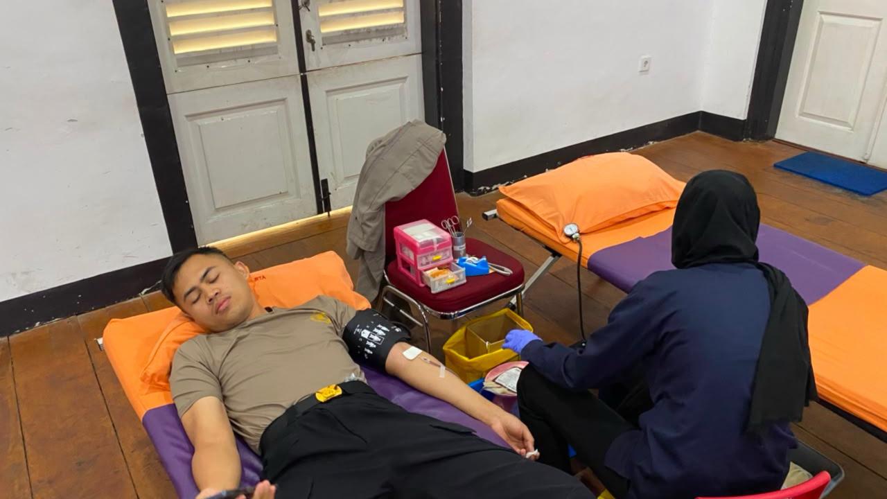 Brimob Polda Metro Jaya Gelar Donor Darah HUT Bhayangkara ke-80