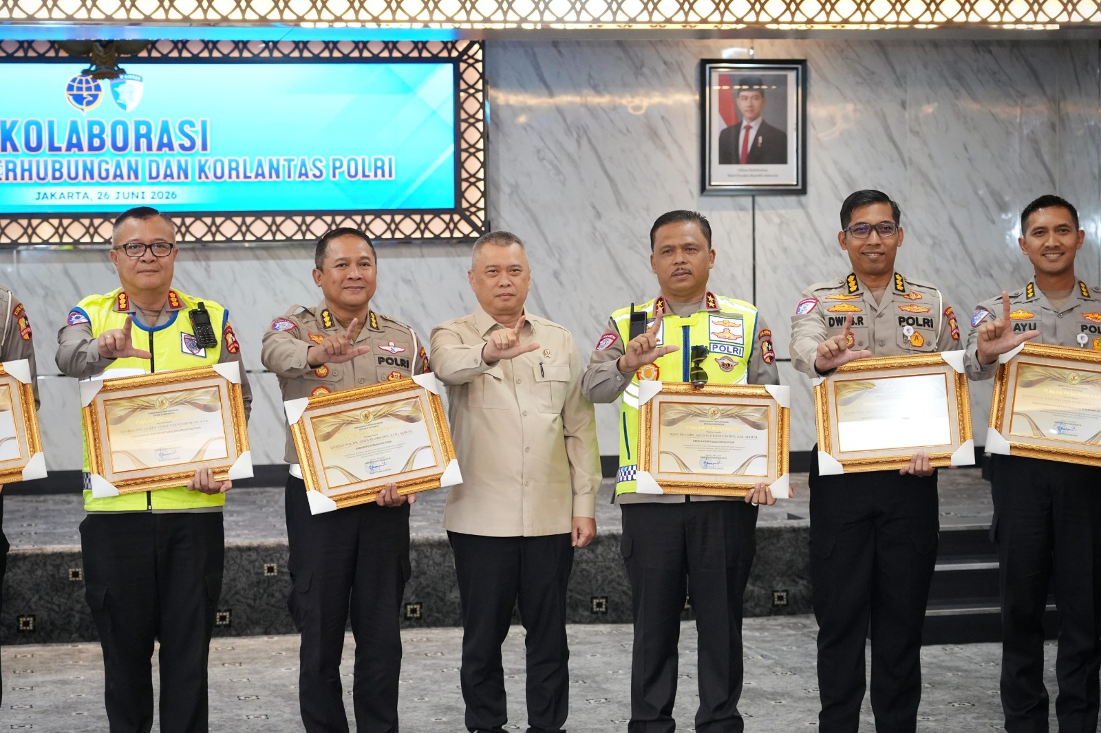 Korlantas Polri Terima Penghargaan dari Menhub atas Sukses Pengamanan Angkutan Lebaran 2026