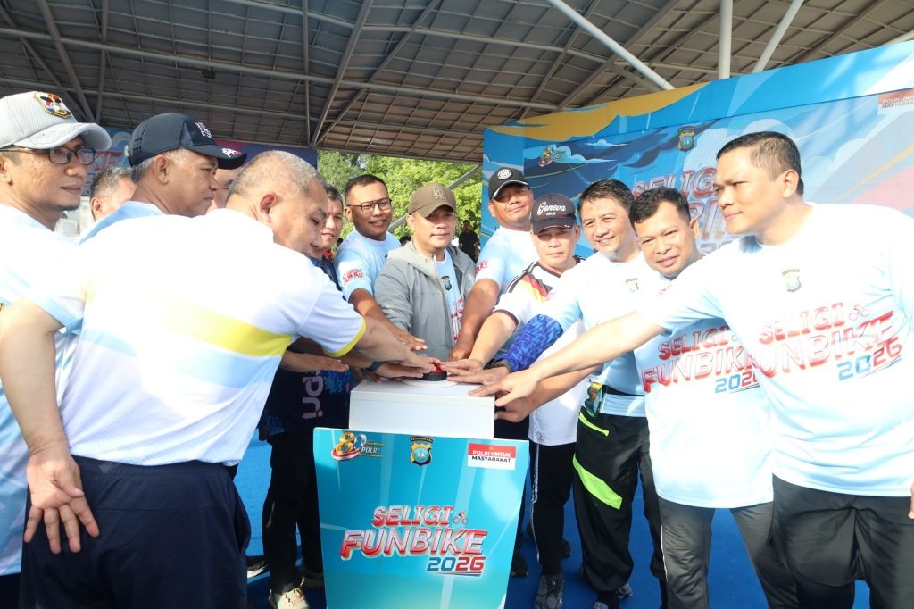 Polda Kepri Gelar Bakti Sosial, 1.000 Paket Sembako Dibagikan untuk Masyarakat