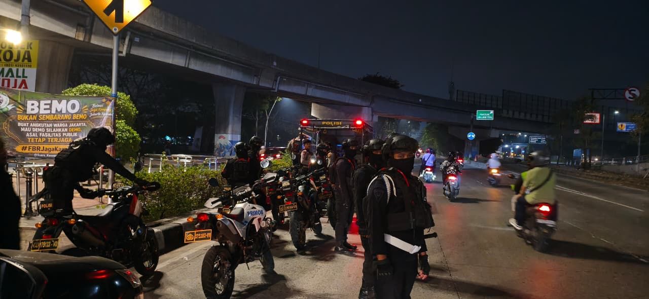 Brimob Polda Metro Jaya Amankan Pengendara Mabuk Tanpa Surat Kendaraan