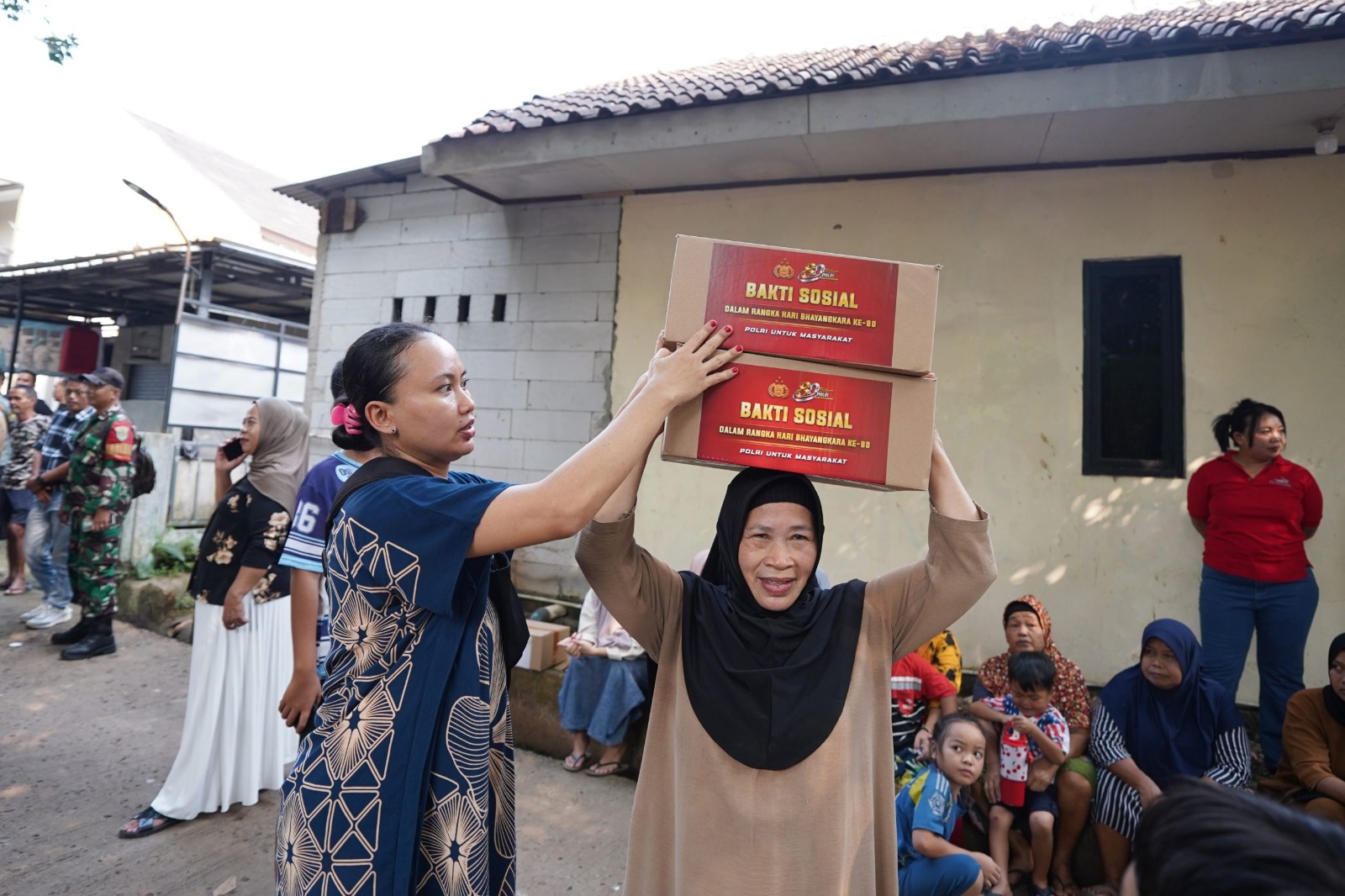 Bansos Polri Tuai Respons Positif, Warga Cikeas Udik Merasa Terbantu