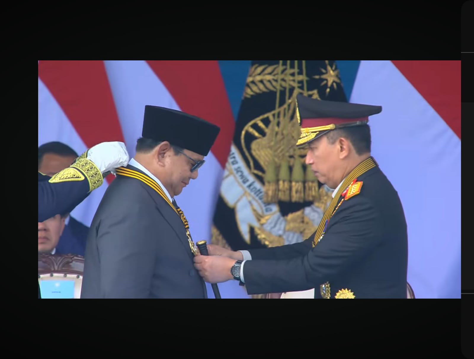 Kapolri Beri Medali Loka Praja Samrakshana Kepada Presiden Prabowo Subianto