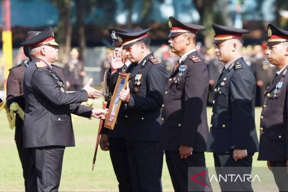 Kapolda Kalsel Beri Penghargaan ke Polres Tala yang Berhasil Ungkap Mafia Tanah dengan Kerugian Rp23,3 Miliar