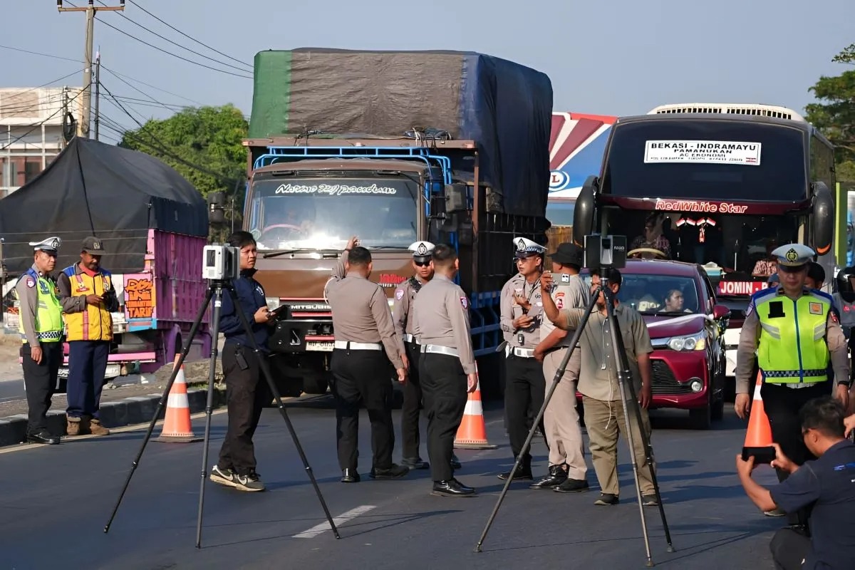 3 Orang Tewas, Korlantas Polri Asistensi Penanganan Kecelakaan Lalu Lintas di Jalan Pantura