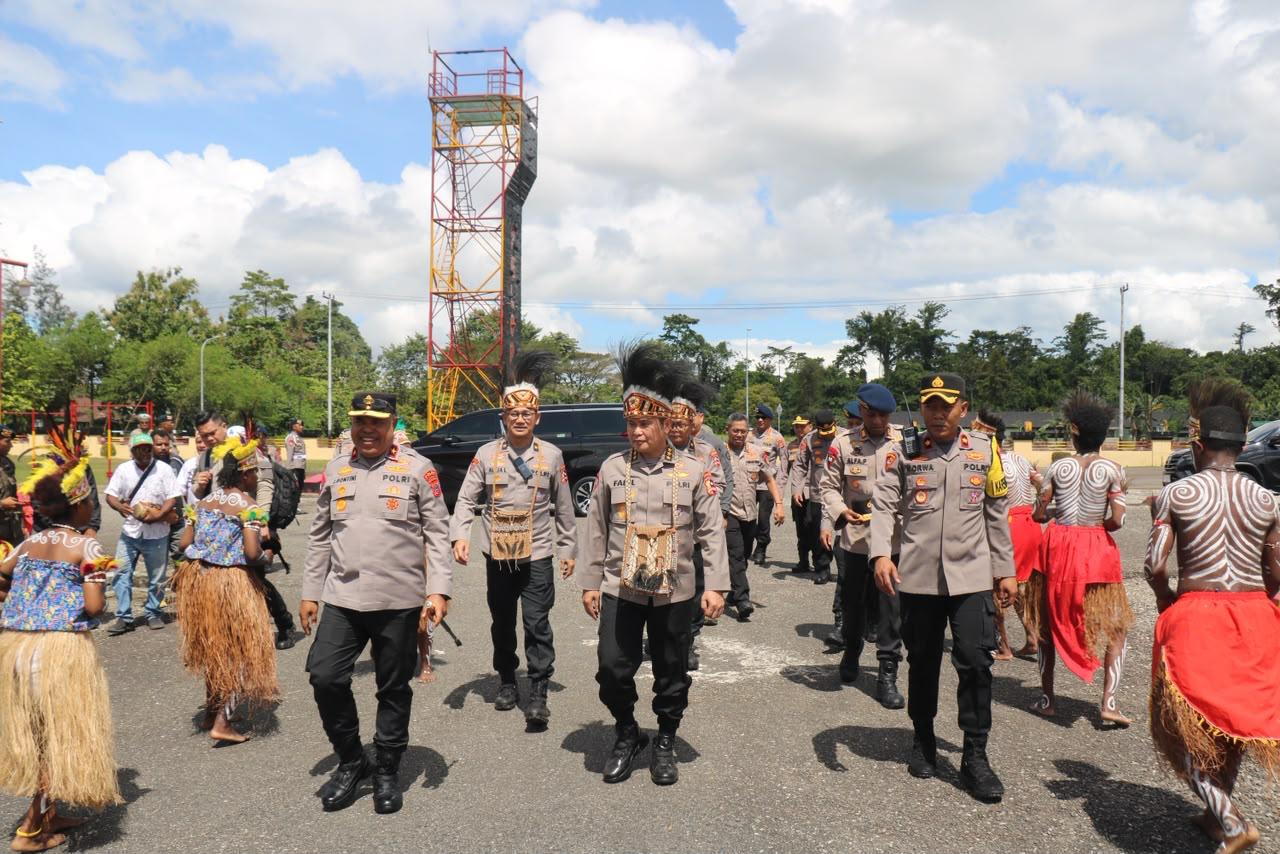 Astamaops Kapolri Tinjau Wilayah Operasi di Papua, Tekankan Pendekatan Humanis dan Kesehatan Personel