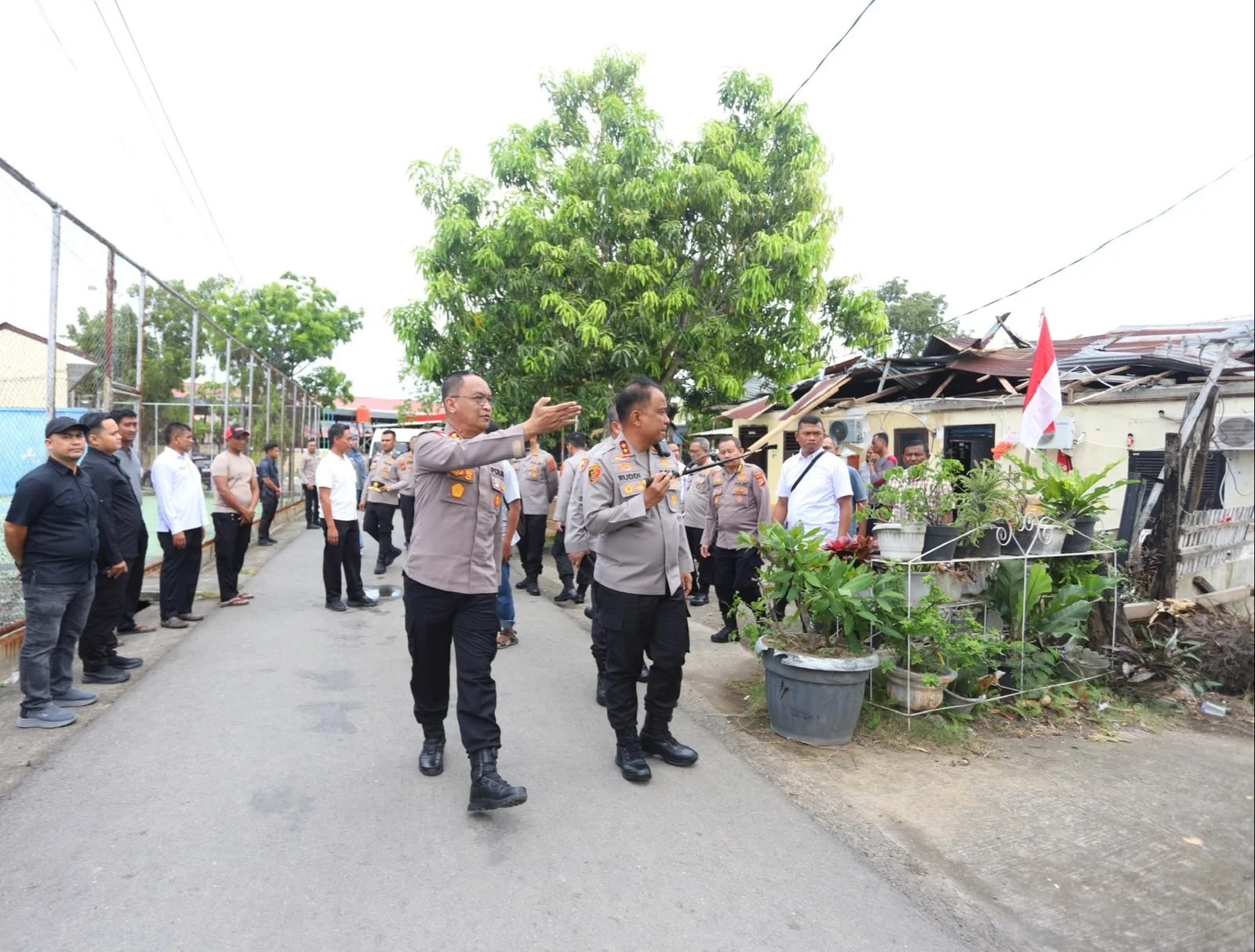 Angin Kencang Rusak Lima Rumah Dinas Polisi di Aspol Lamteumen, Kapolda Aceh Tinjau Langsung