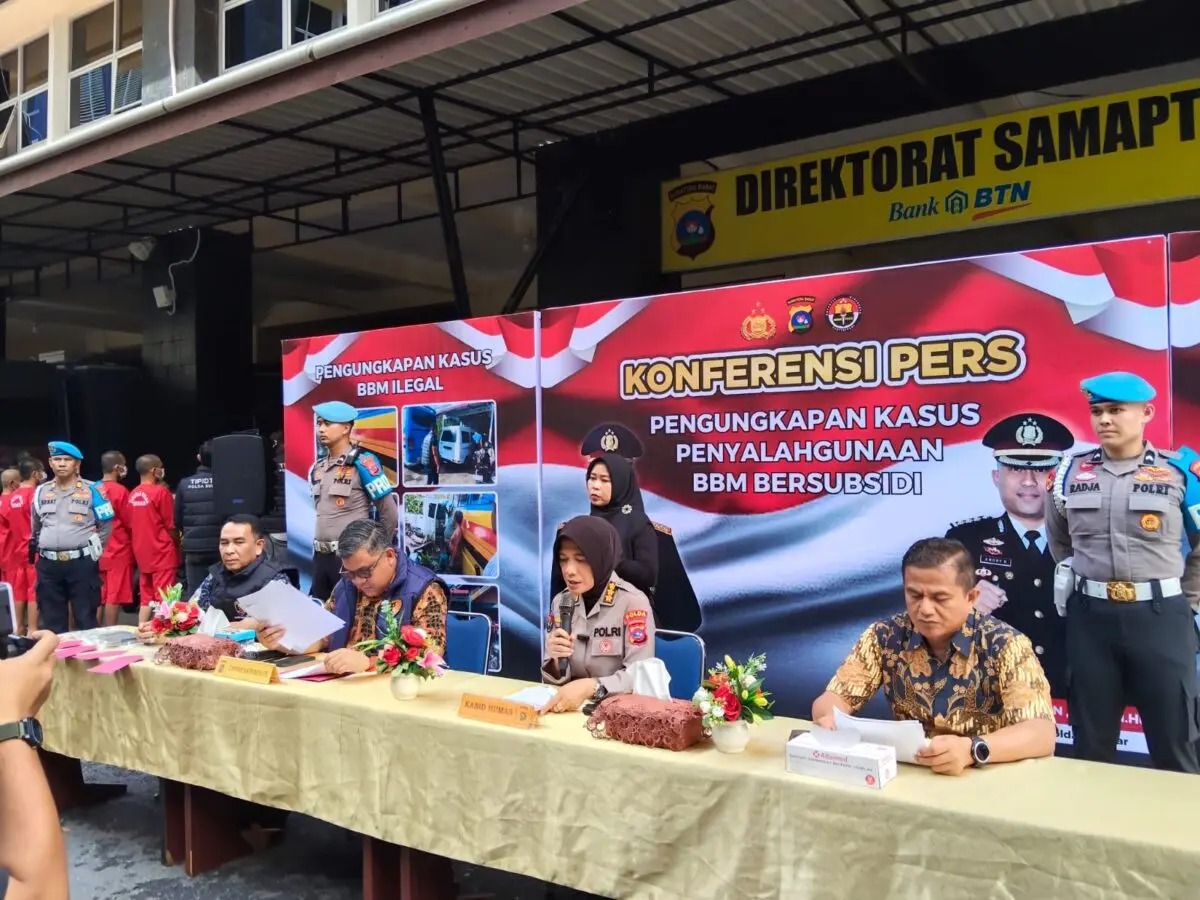 Polda Sumbar Ungkap 5 Kasus Penyelewengan BBM Bersubsidi, Bio Solar Dijual ke Tambang Emas Ilegal hingga Industri Sawit, 7 Pelaku Ditangkap, 13.298 Liter jadi Barang Bukti