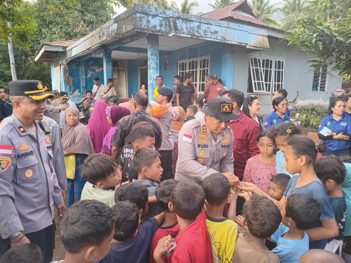 Polri Berikan Trauma Healing bagi Anak-Anak Terdampak Gempa Bumi di Ende
