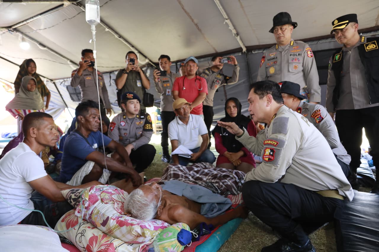 Astamaops Polri Cek Langsung Posko Pengungsi Gempa NTT, Siapkan Dukungan SAR hingga Layanan Medis
