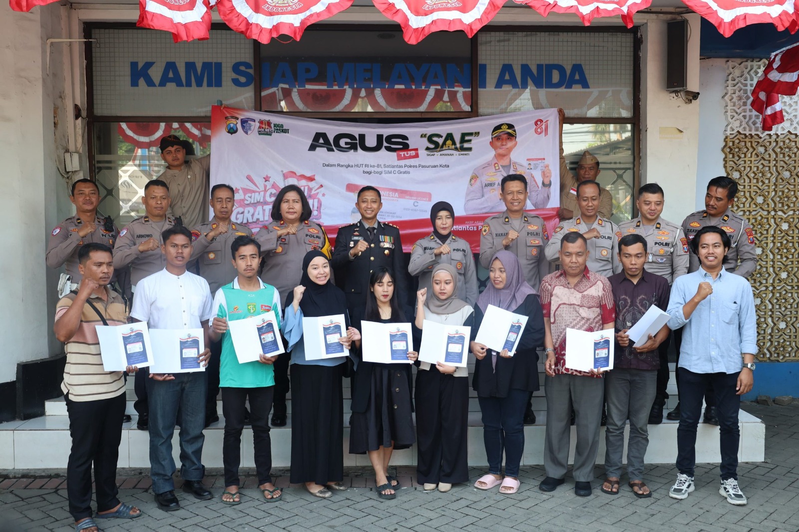 HUT ke-81 Kemerdekaan RI, Satlantas Pasuruan Kota Berikan SIM Gratis untuk Warga Bernama Agus