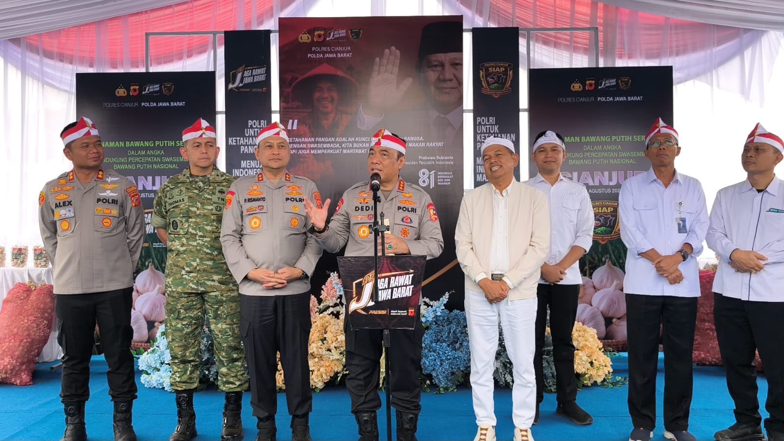 Wakapolri Berikan bansos 1.000 paket untuk 2 Gapoktan Bawang putih di Cianjur