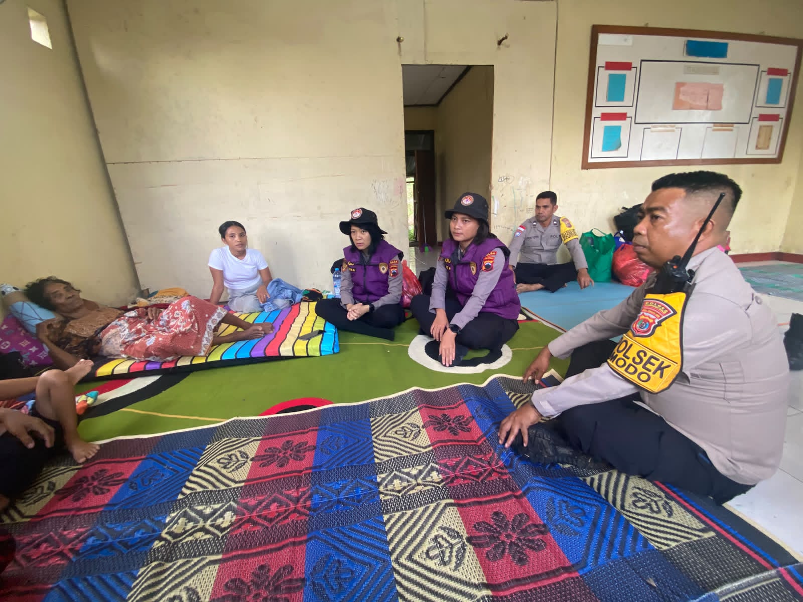 Polri Berikan Konseling dan Trauma Healing bagi Korban Gempa di Manggarai Barat