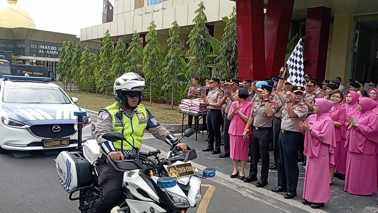 Polda Bengkulu Salurkan Bantuan Kemanusiaan Untuk Masyarakat yang Terdampak Gempa di NTT
