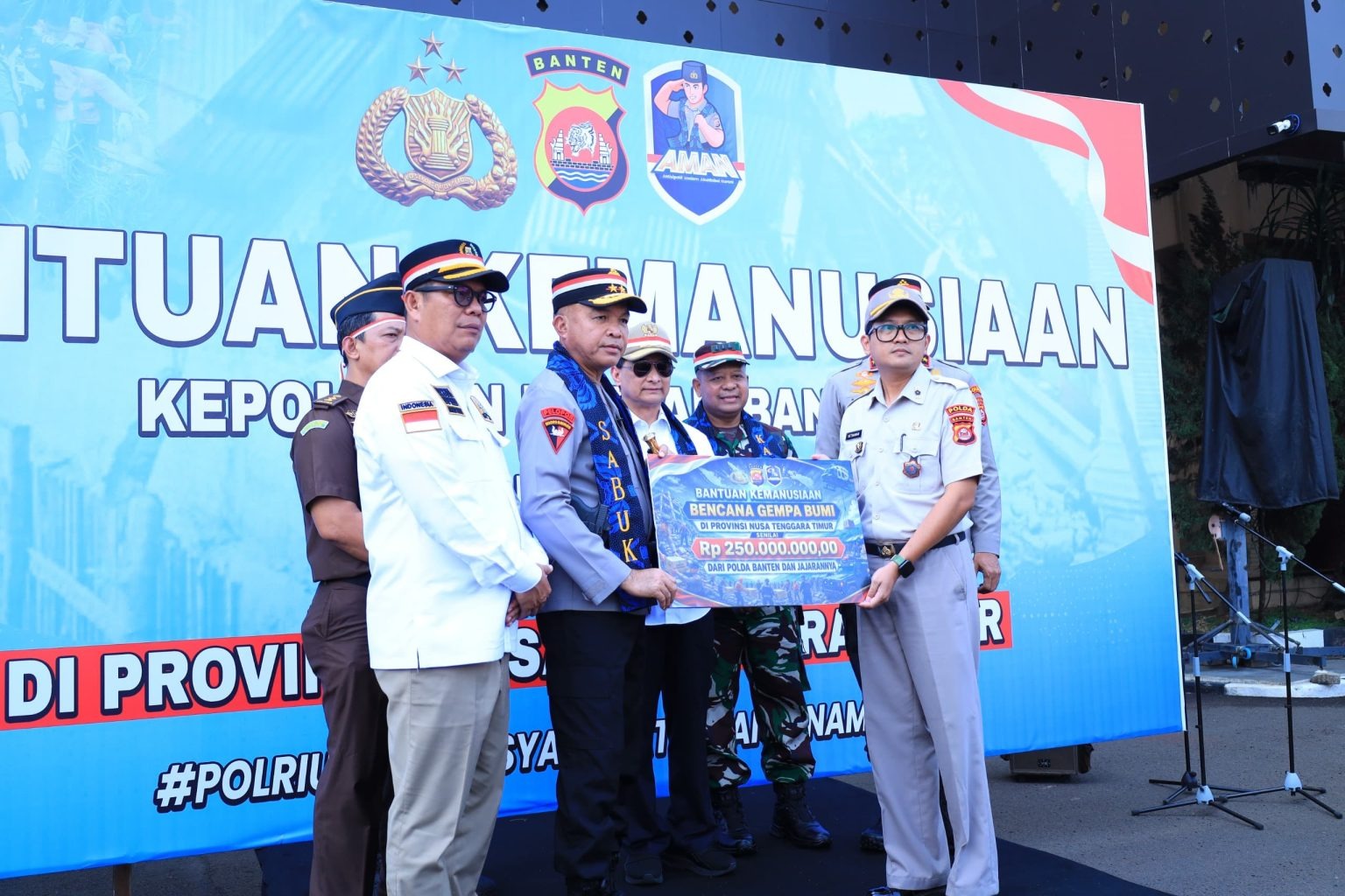 Polda Banten Salurkan Bansos Bagi Warga Terdampak Gempa NTT