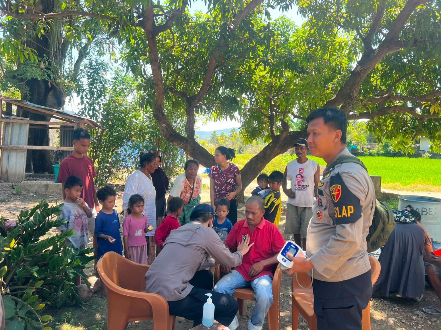 Tim Kesehatan Korbrimob Polri Jemput Bola, Layani Warga Terdampak Gempa di Reo