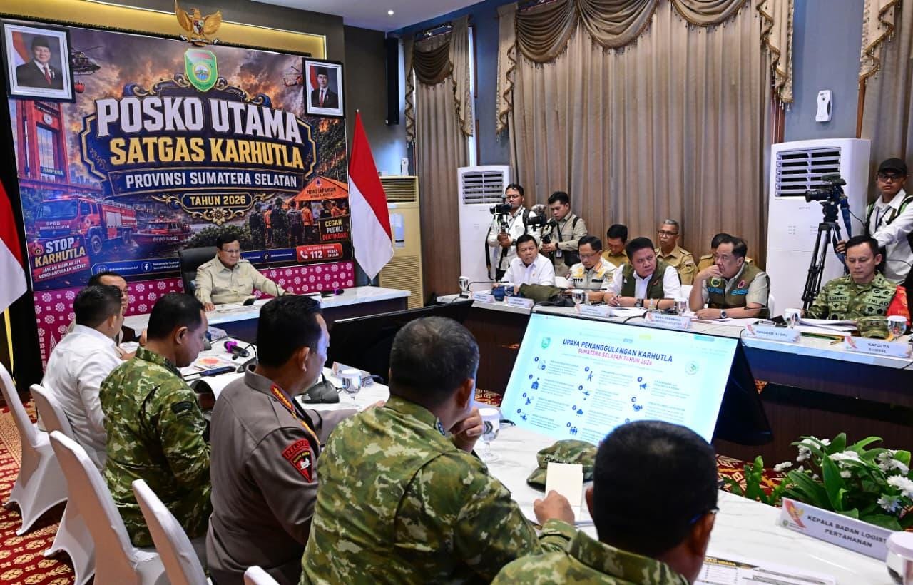 Bukan Water Bombing, Prabowo Dorong Tepung Singkong untuk Jinakkan Karhutla