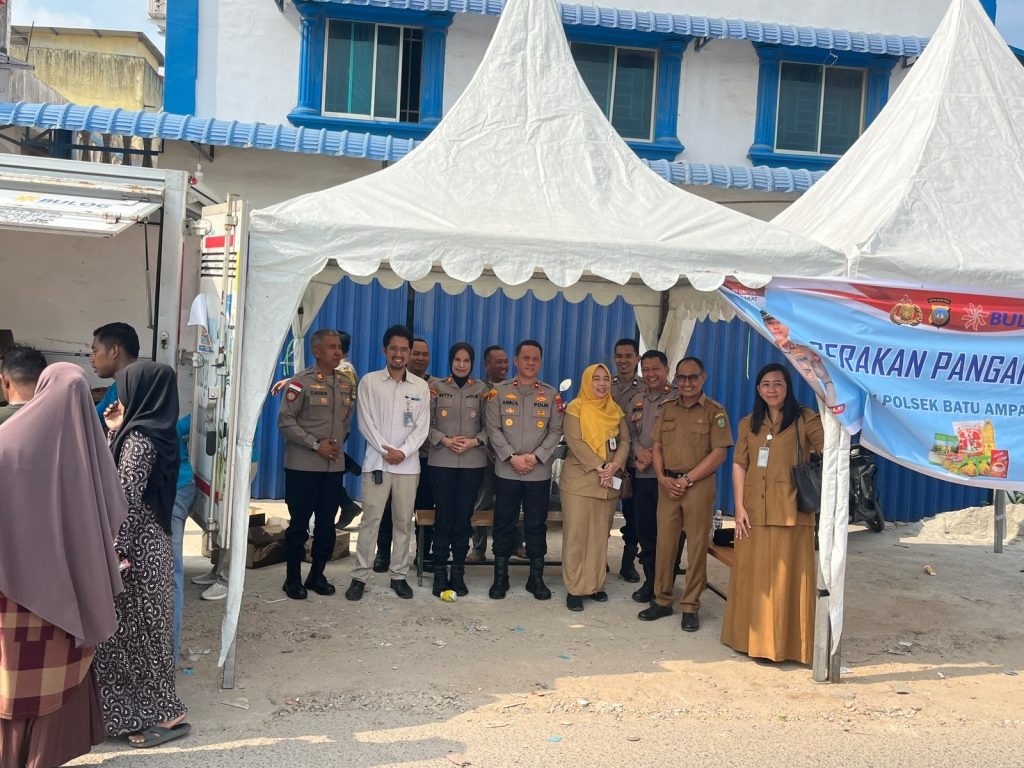 Gerakan Pangan Murah Polri Bersinergi dengan Bulog Hadirkan Bahan Pokok Terjangkau bagi Masyarakat Tanjung Sengkuang