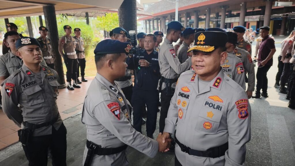 Polda Kaltim Bantu Kirim 190 Personel Brimob Untuk Bantu Menangani Karhutla di Kalbar
