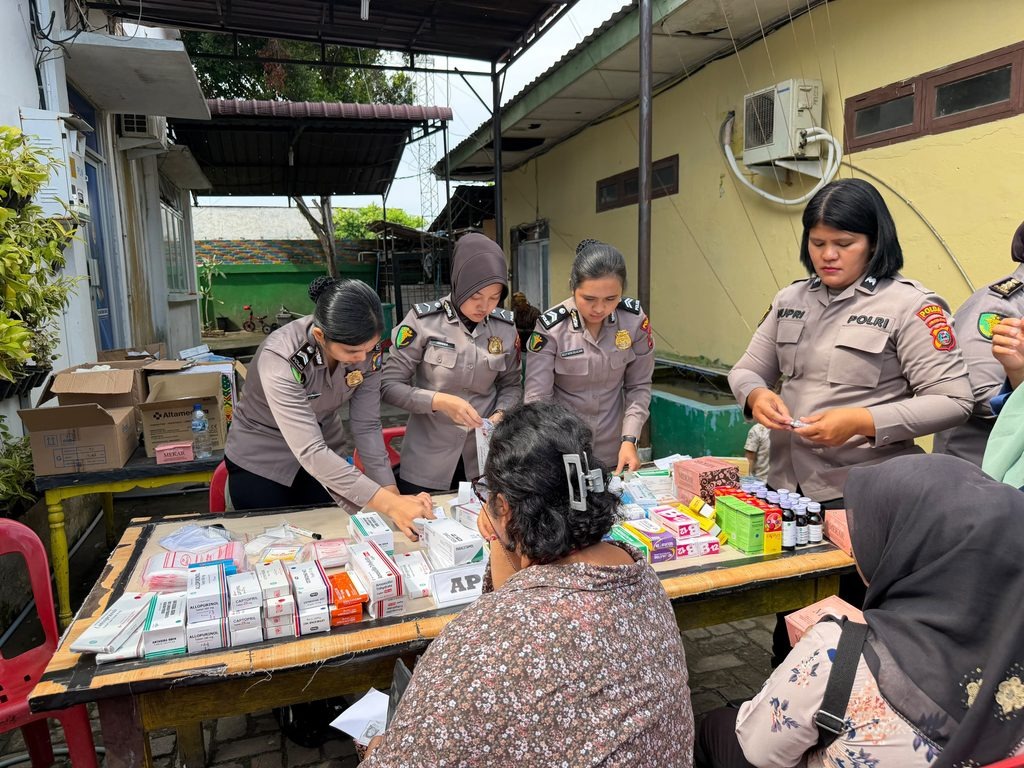 Polwan Polda Sumut Gelar Bakti Kesehatan, 200 Warga Belawan Dapat Pengobatan Gratis
