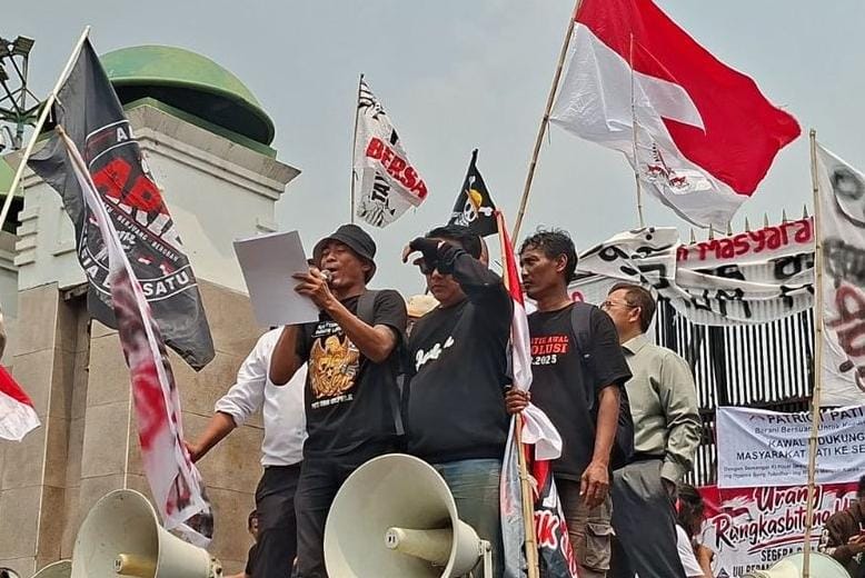 Massa AMPB bubarkan diri usai terima komitmen DPR, Aman dan Tertib