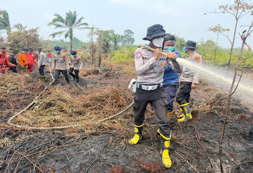 Polri Bersama TNI dan Stakeholder Gerak Cepat Tangani Karhutla di Sarolangun
