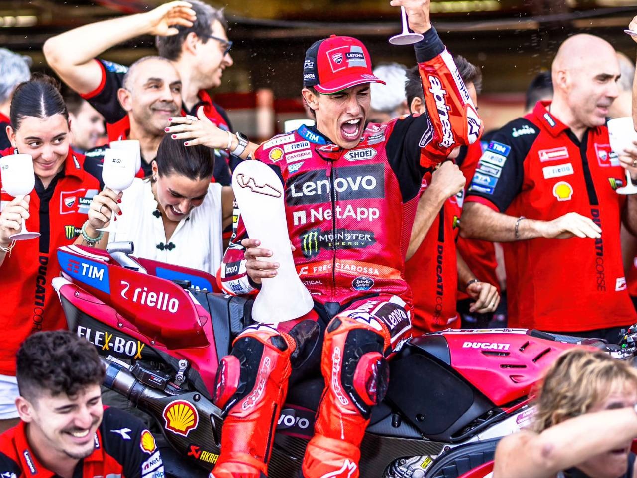 Marc Marquez Juarai MotoGP Aragon Kalahkan Duel Ketat Bezzecchi